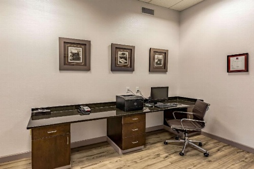 Holiday Inn Express & Suites - Lexington, an IHG Hotel image 9